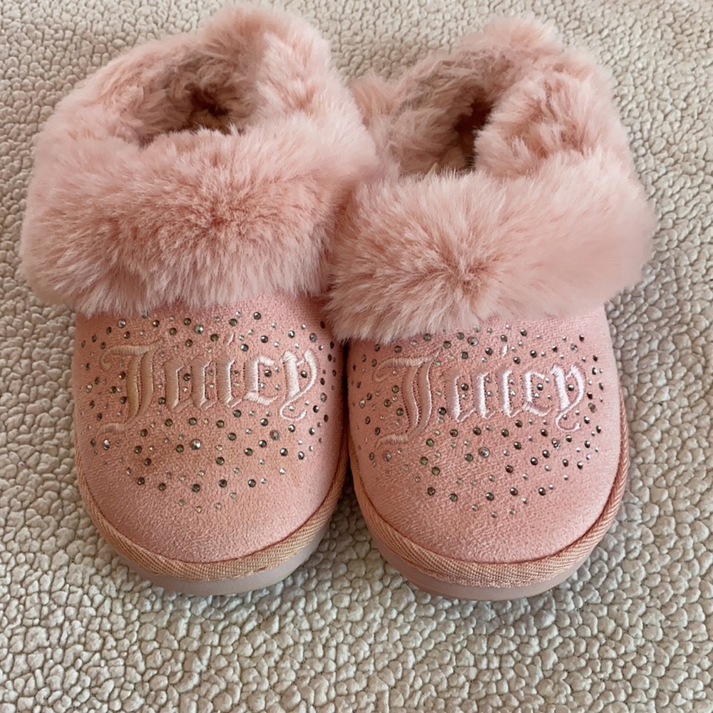 Juicy Couture house slippers 🌸